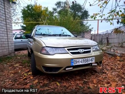 Жовтий Деу Нексія, об'ємом двигуна 1.6 л та пробігом 300 тис. км за 2000 $, фото 1 на Automoto.ua