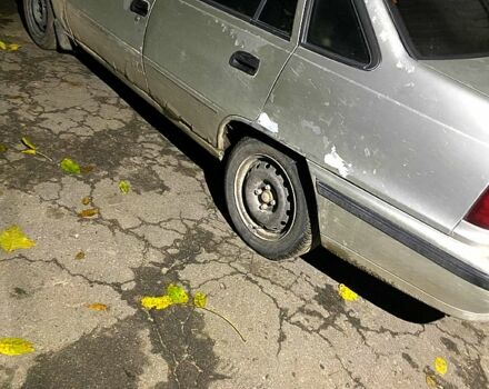Сірий Деу Нексія, об'ємом двигуна 1.5 л та пробігом 350 тис. км за 1000 $, фото 1 на Automoto.ua