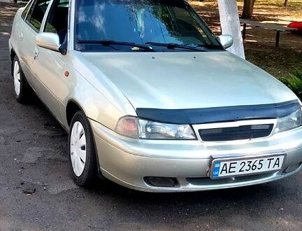 Сірий Деу Нексія, об'ємом двигуна 1.5 л та пробігом 250 тис. км за 1000 $, фото 1 на Automoto.ua