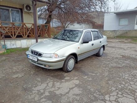 Сірий Деу Нексія, об'ємом двигуна 1.5 л та пробігом 196 тис. км за 2000 $, фото 1 на Automoto.ua