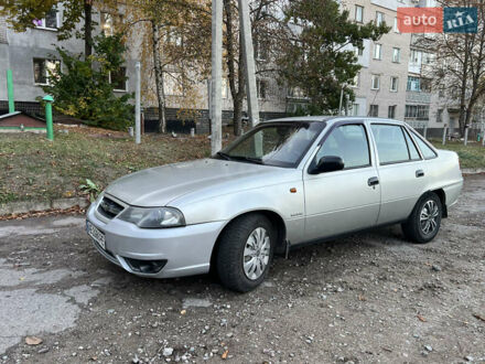 Деу Нексія 2008 у Верхнеднепровске на Automoto.ua Сірий Деу Нексія, об'ємом двигуна 1.5 л та пробігом 212 тис. км за 2000 $, фото 1 на Automoto.ua