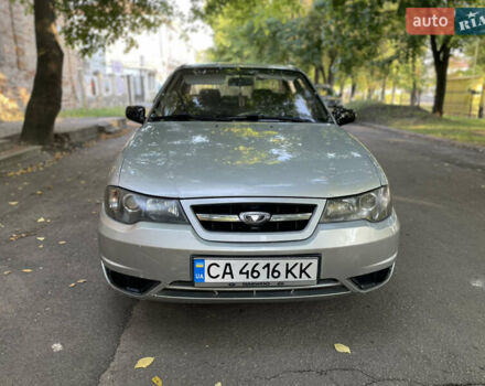 Сірий Деу Нексія, об'ємом двигуна 1.5 л та пробігом 121 тис. км за 2000 $, фото 1 на Automoto.ua
