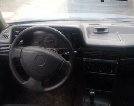 Синий Дэу Нексия, объемом двигателя 1.6 л и пробегом 200 тыс. км за 1600 $, фото 3 на Automoto.ua