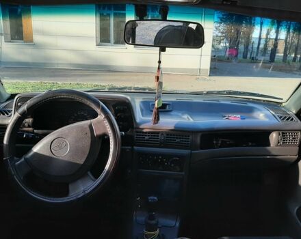 Синий Дэу Нексия, объемом двигателя 1.6 л и пробегом 230 тыс. км за 1100 $, фото 4 на Automoto.ua