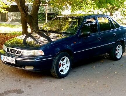 Синій Деу Нексія, об'ємом двигуна 1.5 л та пробігом 530 тис. км за 1100 $, фото 1 на Automoto.ua