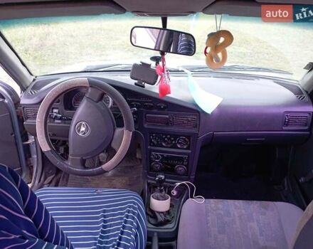 Синий Дэу Нексия, объемом двигателя 1.5 л и пробегом 160 тыс. км за 1800 $, фото 1 на Automoto.ua