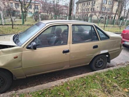 Зеленый Дэу Нексия, объемом двигателя 1.5 л и пробегом 99 тыс. км за 420 $, фото 1 на Automoto.ua