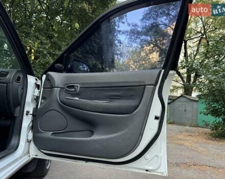 Белый Дэу Нубира, объемом двигателя 1.6 л и пробегом 373 тыс. км за 2100 $, фото 63 на Automoto.ua