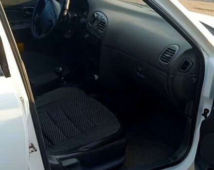 Белый Дэу Нубира, объемом двигателя 1.6 л и пробегом 365 тыс. км за 1800 $, фото 4 на Automoto.ua