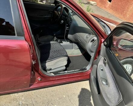 Красный Дэу Нубира, объемом двигателя 1.6 л и пробегом 284 тыс. км за 1600 $, фото 3 на Automoto.ua