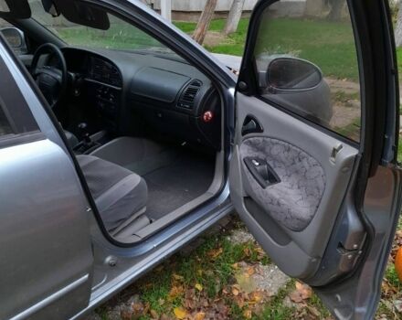 Сірий Деу Нубіра, об'ємом двигуна 1.6 л та пробігом 198 тис. км за 2000 $, фото 4 на Automoto.ua