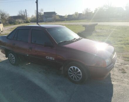 Дэу Рейсер 1995 в Каменское - Днепродзержинск на Automoto.ua Красный Дэу Рейсер, объемом двигателя 0 л и пробегом 280 тыс. км за 1069 $, фото 1 на Automoto.ua