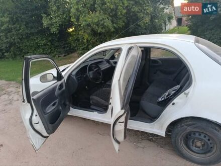 Білий Деу Сенс, об'ємом двигуна 1.3 л та пробігом 200 тис. км за 1000 $, фото 1 на Automoto.ua