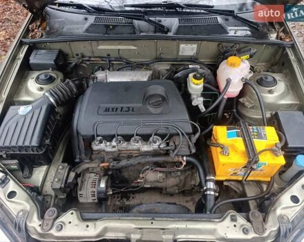 Бежевый Дэу Сенс, объемом двигателя 1.3 л и пробегом 140 тыс. км за 2000 $, фото 1 на Automoto.ua