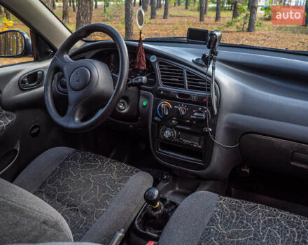 Деу Сенс 2004 у Києві на Automoto.ua Червоний Деу Сенс, об'ємом двигуна 1.3 л та пробігом 259 тис. км за 2000 $, фото 6 на Automoto.ua