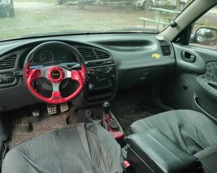 Красный Дэу Сенс, объемом двигателя 2 л и пробегом 350 тыс. км за 1900 $, фото 1 на Automoto.ua