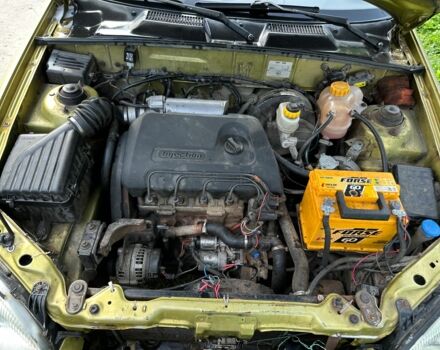 Желтый Дэу Сенс, объемом двигателя 1.4 л и пробегом 293 тыс. км за 1300 $, фото 5 на Automoto.ua