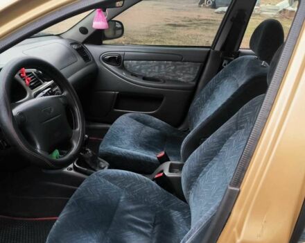 Желтый Дэу Сенс, объемом двигателя 1.6 л и пробегом 250 тыс. км за 2700 $, фото 4 на Automoto.ua