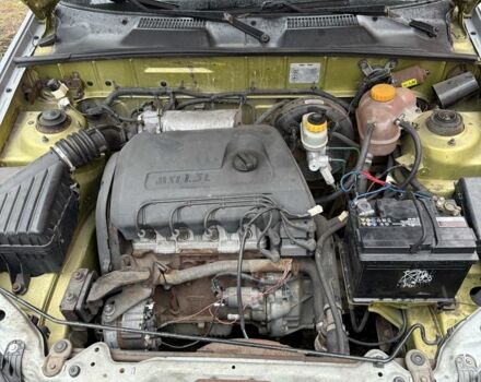 Желтый Дэу Сенс, объемом двигателя 1.3 л и пробегом 220 тыс. км за 1150 $, фото 4 на Automoto.ua