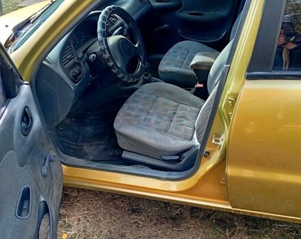 Желтый Дэу Сенс, объемом двигателя 1.3 л и пробегом 200 тыс. км за 1600 $, фото 2 на Automoto.ua