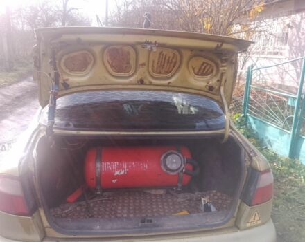 Желтый Дэу Сенс, объемом двигателя 1.4 л и пробегом 300 тыс. км за 1300 $, фото 5 на Automoto.ua