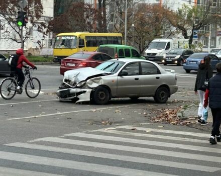 Сірий Деу Сенс, об'ємом двигуна 1.5 л та пробігом 300 тис. км за 800 $, фото 9 на Automoto.ua
