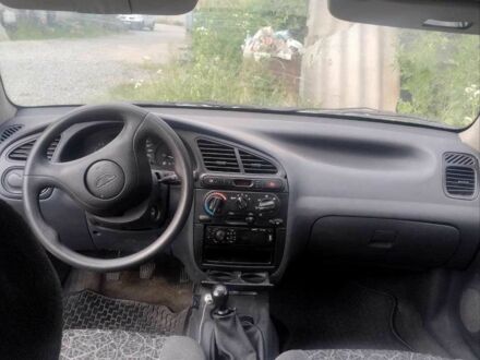 Деу Сенс 2004 у Хмельницькому на Automoto.ua Сірий Деу Сенс, об'ємом двигуна 1.3 л та пробігом 200 тис. км за 2000 $, фото 1 на Automoto.ua