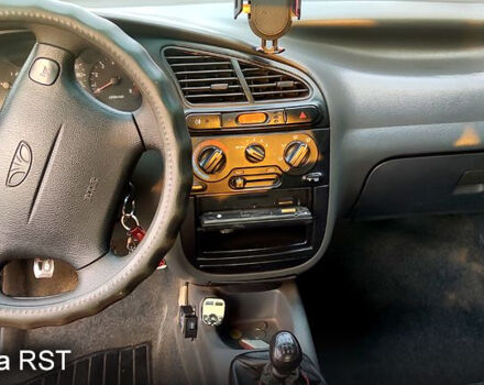 Зеленый Дэу Сенс, объемом двигателя 1.3 л и пробегом 268 тыс. км за 1500 $, фото 2 на Automoto.ua