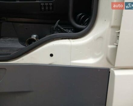 Белый Даф ХФ, объемом двигателя 12.9 л и пробегом 916 тыс. км за 25000 $, фото 4 на Automoto.ua