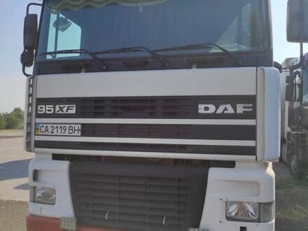 Даф ХФ 2000 в Черкассах на Automoto.ua Белый Даф ХФ, объемом двигателя 12 л и пробегом 400 тыс. км за 4400 $, фото 1 на Automoto.ua