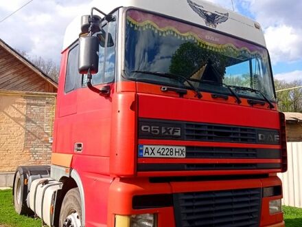 Даф XF 2000 у Люботине на Automoto.ua Червоний Даф XF, об'ємом двигуна 12.6 л та пробігом 0 тис. км за 6000 $, фото 1 на Automoto.ua