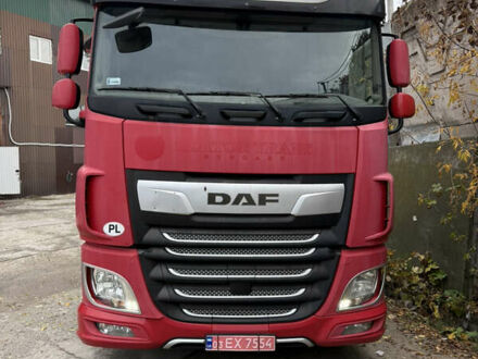Даф ХФ 2017 в Днепре (Днепропетровске) на Automoto.ua Красный Даф ХФ, объемом двигателя 10 л и пробегом 413 тыс. км за 25694 $, фото 1 на Automoto.ua