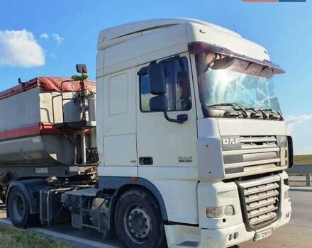 Белый Даф XF 105, объемом двигателя 12.9 л и пробегом 980 тыс. км за 12000 $, фото 4 на Automoto.ua