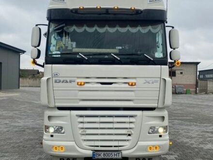 Белый Даф XF 105, объемом двигателя 12.9 л и пробегом 128 тыс. км за 15000 $, фото 1 на Automoto.ua