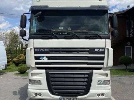 Даф XF 105 2013 у Рівному на Automoto.ua Білий Даф XF 105, об'ємом двигуна 12.9 л та пробігом 915 тис. км за 18700 $, фото 1 на Automoto.ua