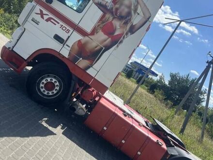 Красный Даф XF 105, объемом двигателя 12.9 л и пробегом 200 тыс. км за 10000 $, фото 1 на Automoto.ua