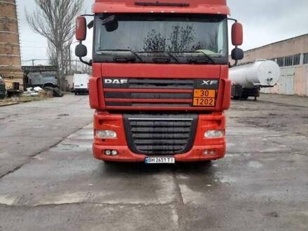 Красный Даф XF 105, объемом двигателя 12.9 л и пробегом 800 тыс. км за 18000 $, фото 1 на Automoto.ua