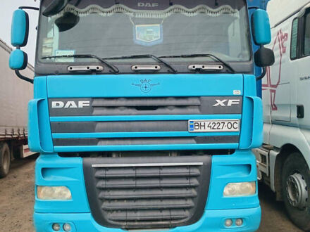Синий Даф XF 105, объемом двигателя 12.9 л и пробегом 1000 тыс. км за 12000 $, фото 1 на Automoto.ua