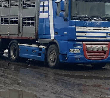 Синий Даф XF 105, объемом двигателя 12.9 л и пробегом 400 тыс. км за 10000 $, фото 1 на Automoto.ua