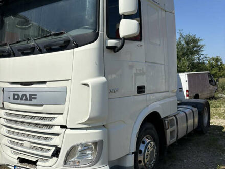 Белый Даф XF 106, объемом двигателя 12.9 л и пробегом 640 тыс. км за 25000 $, фото 1 на Automoto.ua