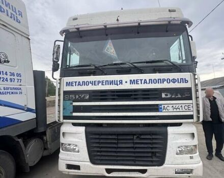 Белый Даф XF 95, объемом двигателя 12.58 л и пробегом 130 тыс. км за 13000 $, фото 1 на Automoto.ua