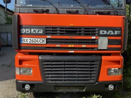 Даф XF 95 2002 в Шепетовке на Automoto.ua Красный Даф XF 95, объемом двигателя 12.6 л и пробегом 990 тыс. км за 6950 $, фото 1 на Automoto.ua
