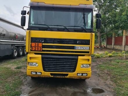 Даф XF 95 2000 в Днепре (Днепропетровске) на Automoto.ua Желтый Даф XF 95, объемом двигателя 12.58 л и пробегом 500 тыс. км за 8000 $, фото 1 на Automoto.ua