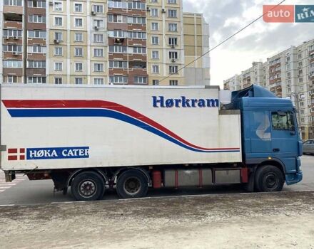 Синий Даф XF 95, объемом двигателя 12.58 л и пробегом 999 тыс. км за 12000 $, фото 1 на Automoto.ua