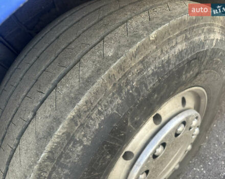 Синий Даф XF 95, объемом двигателя 12.58 л и пробегом 180 тыс. км за 12000 $, фото 1 на Automoto.ua