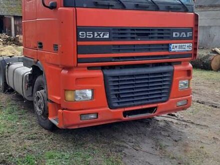 Даф XF 95 2001 в Житомире на Automoto.ua Оранжевый Даф XF 95, объемом двигателя 12.6 л и пробегом 670 тыс. км за 6500 $, фото 1 на Automoto.ua