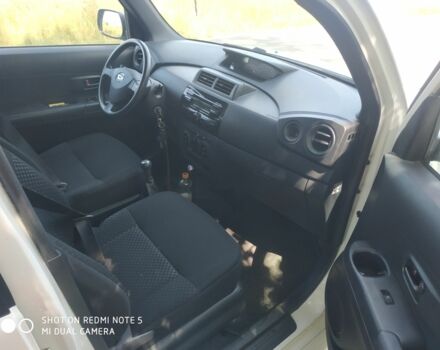 Білий Дайхатсу Materia, об'ємом двигуна 1.3 л та пробігом 228 тис. км за 5000 $, фото 4 на Automoto.ua
