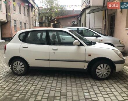 Білий Дайхатсу Sirion, об'ємом двигуна 1 л та пробігом 166 тис. км за 3300 $, фото 2 на Automoto.ua