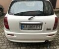 Білий Дайхатсу Sirion, об'ємом двигуна 1 л та пробігом 166 тис. км за 3300 $, фото 1 на Automoto.ua
