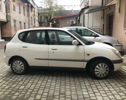 Білий Дайхатсу Sirion, об'ємом двигуна 1 л та пробігом 166 тис. км за 3300 $, фото 2 на Automoto.ua
